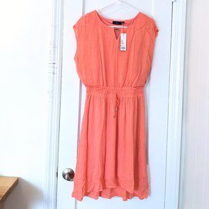 New With Tags Flowy Summer Dress in Coral / Peach w Gold Metallic Accent at Neck